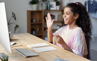 Cum își ocupă timpul copiii în era digitală